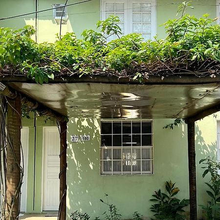 Casa Verde No Centro De Araquari Exteriör bild